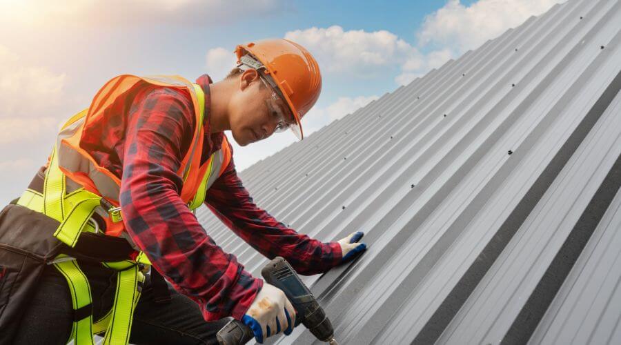 Owens Corning roofing contractor in Newhall, IA